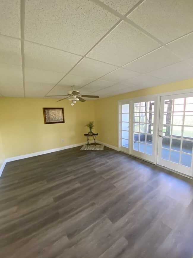 Building Photo - Large 2 bedroom 2 bath Condo