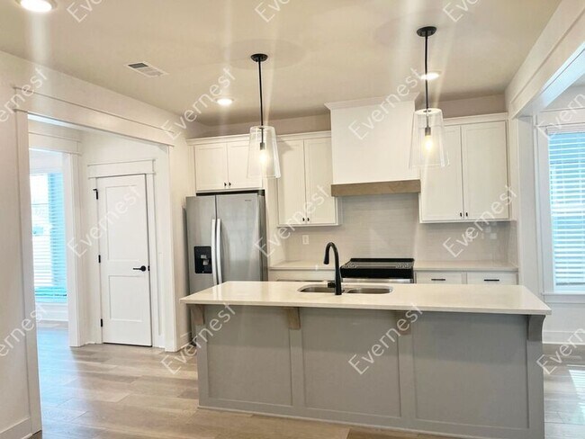 Building Photo - 163 Oasis Dr