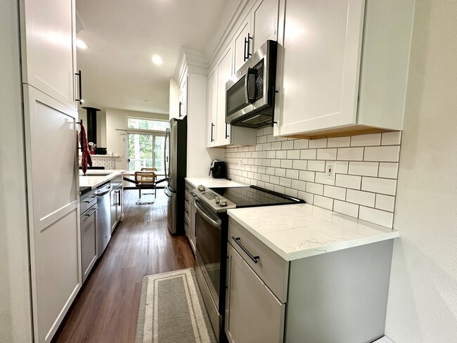 Building Photo - 12537 NE 7th Pl