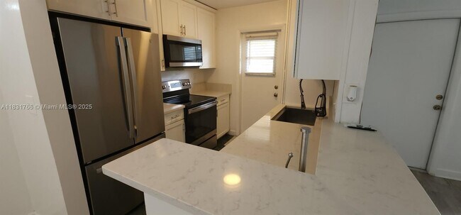 Foto del edificio - 3061 NE 49th St