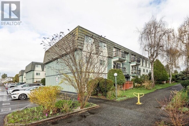 Building Photo - 8111-8111 Ryan Rd