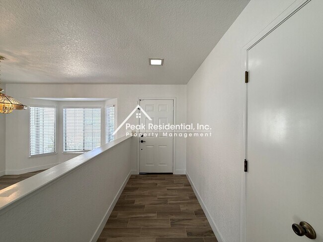 Foto del edificio - Wonderful Orangevale 4bd/2ba Home with 2 Car Garage!