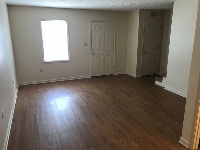 SALA DE ESTAR - 108 Morgan St