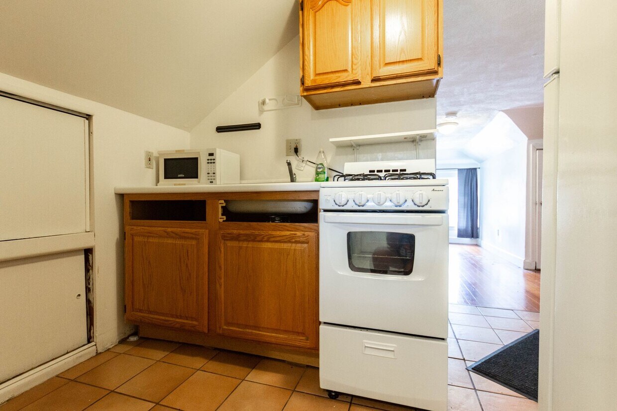 Foto del edificio - Brighton 1 Bed 1 Bath Available Now