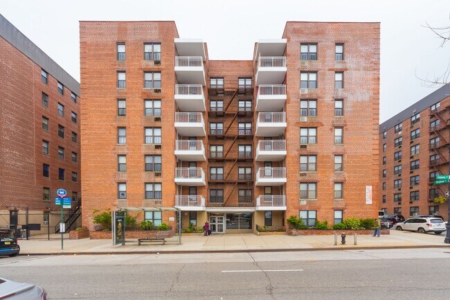 Building Photo - 3205 Emmons Ave