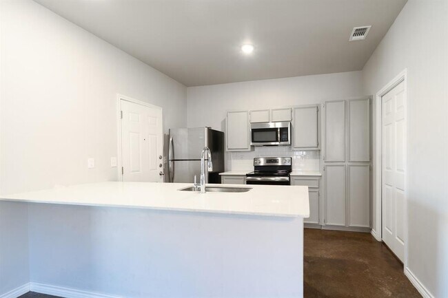 Foto del edificio - 208 Lowes Blvd