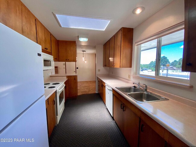 Building Photo - Quiet 2 Bed/2 Bath Prescott Home with Ariz...