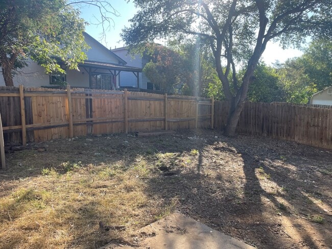 Foto del edificio - 802 Meadow Dale