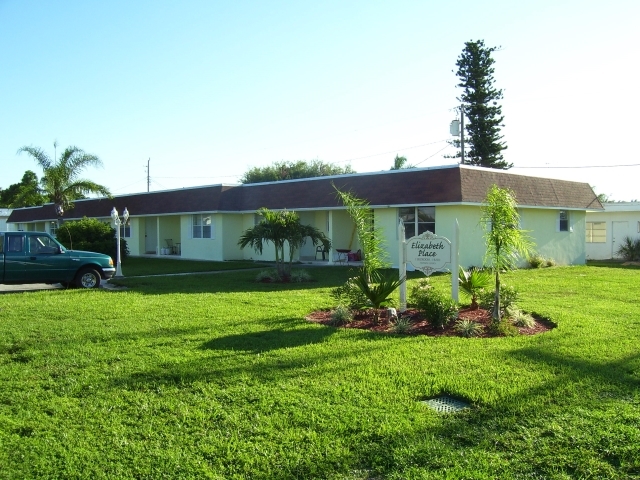 Foto del edificio - 1462 NE Elizabeth Ave