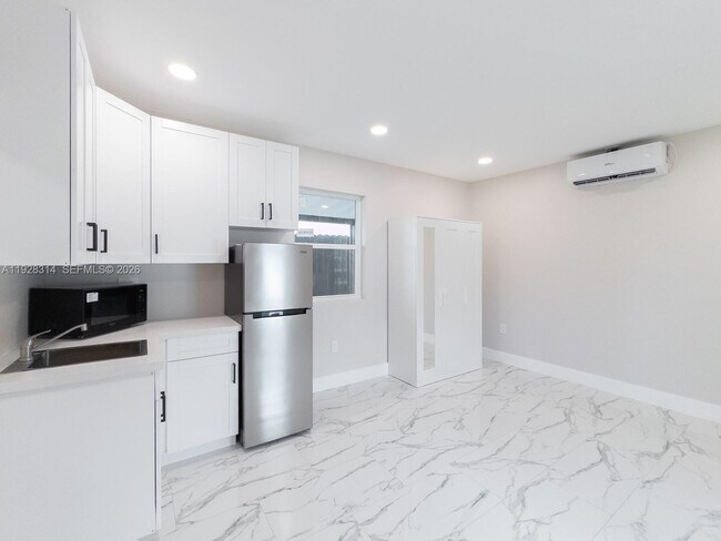 Foto del edificio - 3360 SW 24th Ter