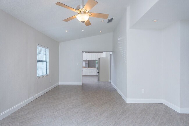 Foto del edificio - 3908 W McKay Ave