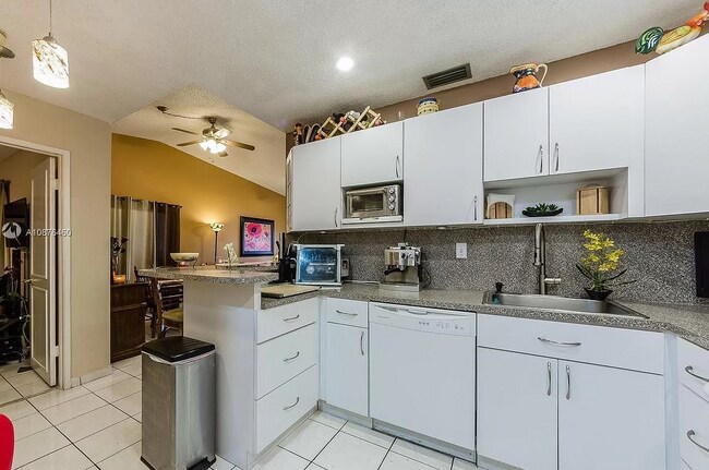 Cocina - 7510 SW 153rd Plz