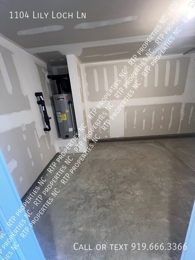 Building Photo - 1104 Lily Loch Ln