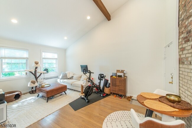 Building Photo - 376 Claremont Ave