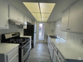 Building Photo - 1405 E Vegas Valley Dr