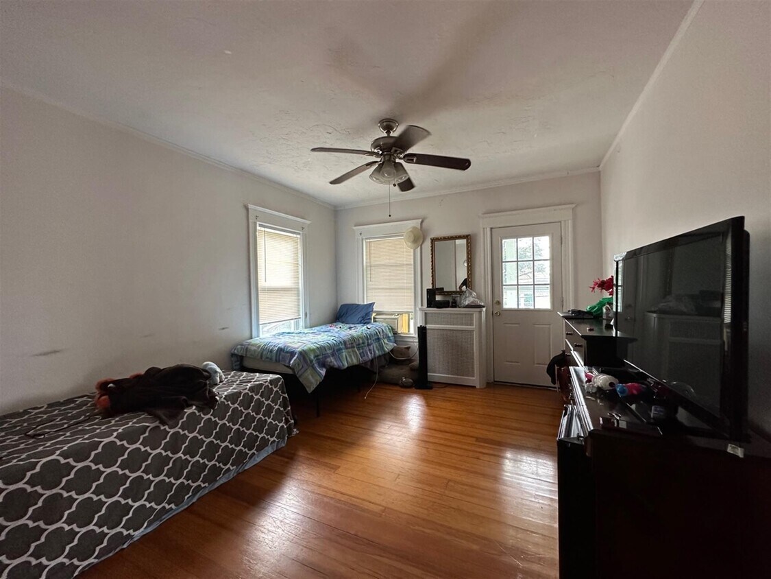 Primary Photo - 19 Stanley Ave