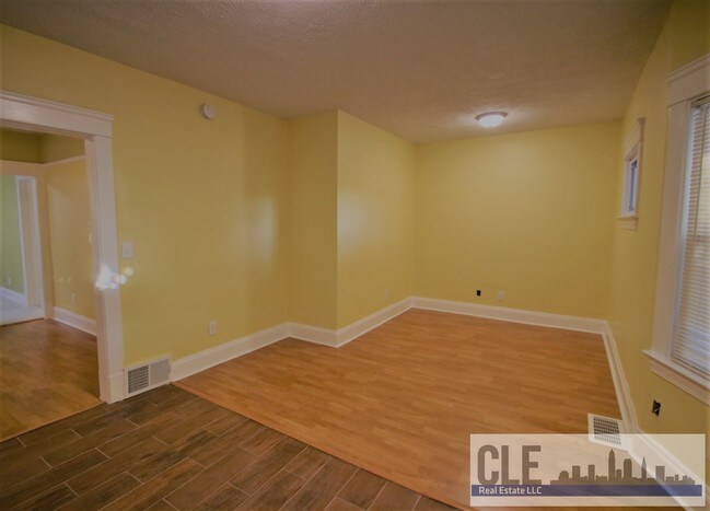 Foto del edificio - 1345 W 65th St