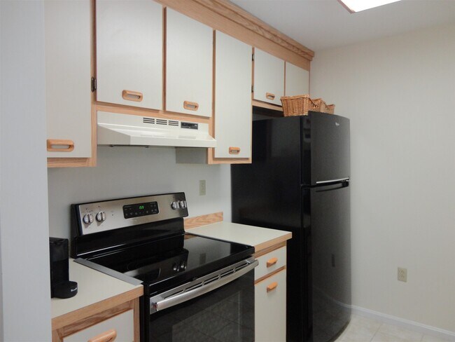 Building Photo - 30-305 Ledgewood Hills Dr