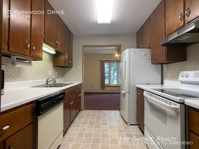 Building Photo - 4 bedroom ranch near Lock Haven Hospital
