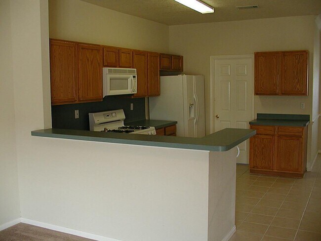 Foto del edificio - 922 Birnham Woods Blvd