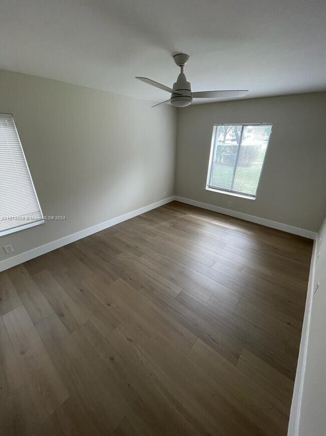 Foto del edificio - 201 Foxtail Dr