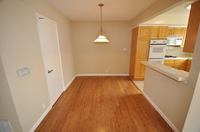 Building Photo - 14706 Dickens St