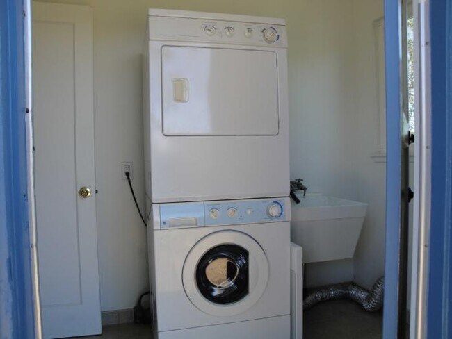 Building Photo - 2 bedroom in San Jose CA 95112