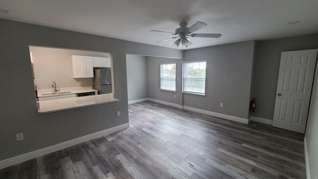 Building Photo - Lake Tyler Manor