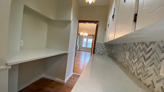 Kitchen - 36A Dearborn St