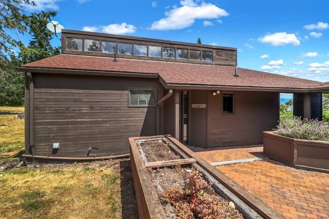 Building Photo - 2466 E Matsen Ln