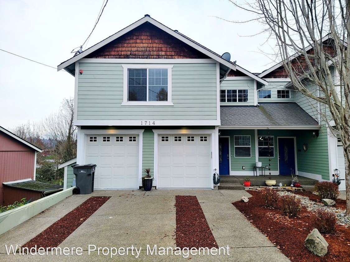 4 br, 2.5 bath House 1714 Houston Ave A House Rental in Bremerton