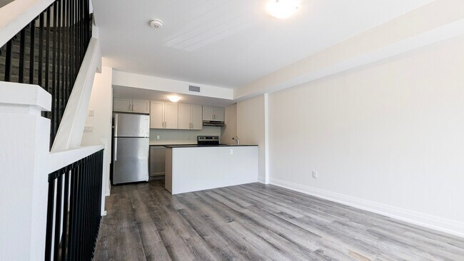 Building Photo - 169 Lancaster St W