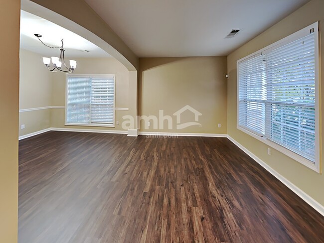 Building Photo - 1584 Silver Ridge Drive