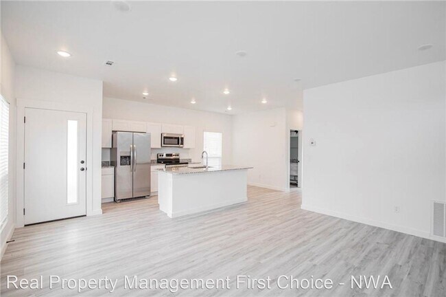 Foto del edificio - 3 br, 2 bath House - 971 Boardwalk Avenue