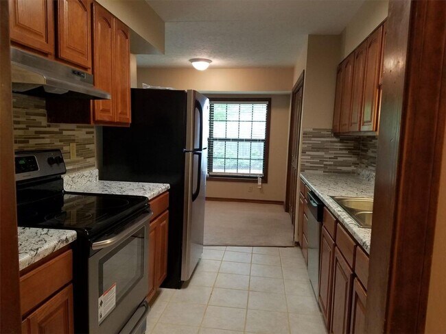 Foto del edificio - Massive 4 bed 2 bath home for rent