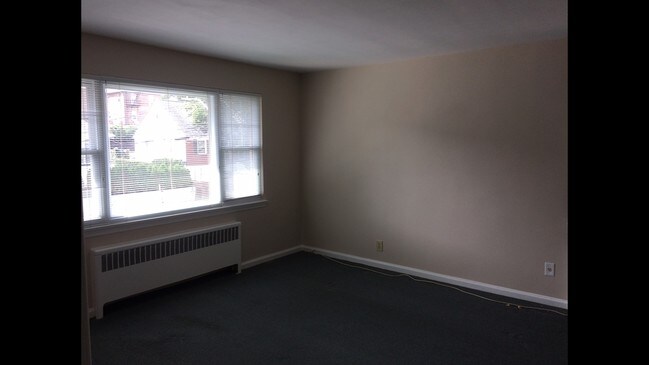 Building Photo - 27 Delano Ave