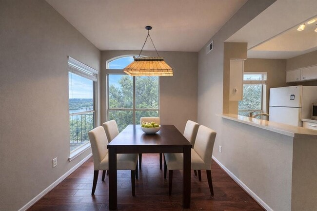 Foto del edificio - 6000 Shepherd Mountain Cove