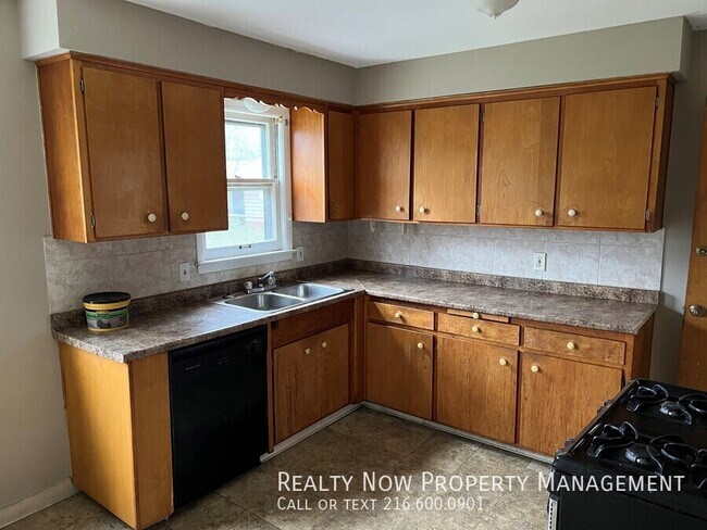 Foto del edificio - 895 E 237th St