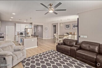 Building Photo - 547 W Panola Dr