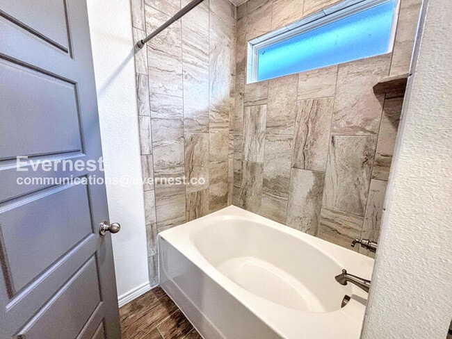 Building Photo - 2203 Hornbeam St