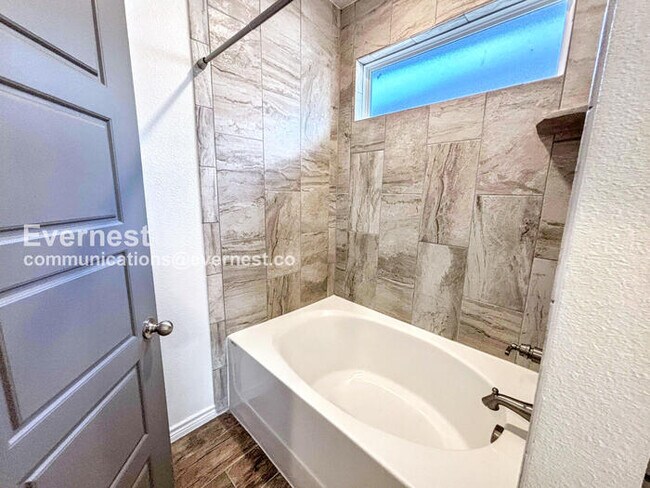 Foto del edificio - 2203 Hornbeam St