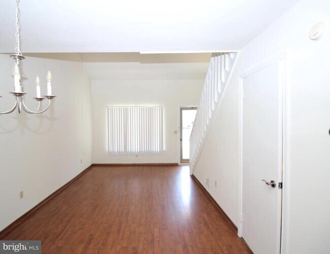 Building Photo - 1417 S Farmview Dr