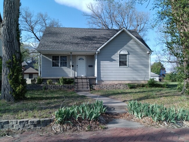 Building Photo - 612 Pierre St