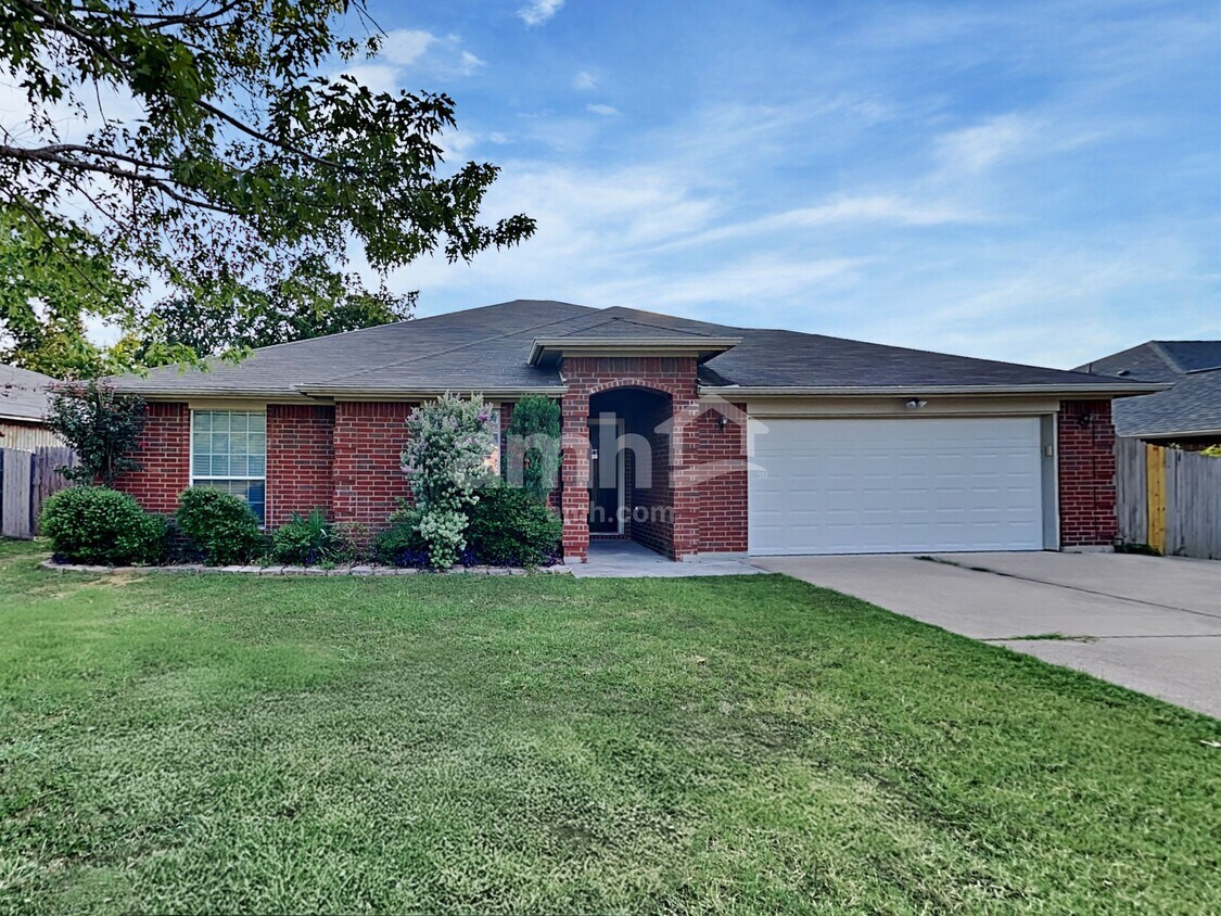 Foto principal - 621 Madeline Ct