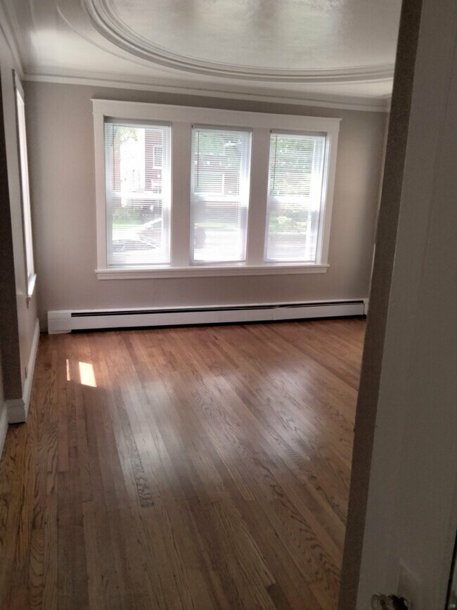 Bright & Spacious Living Room - 1623 N Lotus Ave