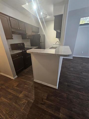 Foto del edificio - 2415 Forest Brook Ln
