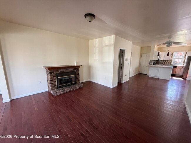 Foto del edificio - 1042 Taylor Ave