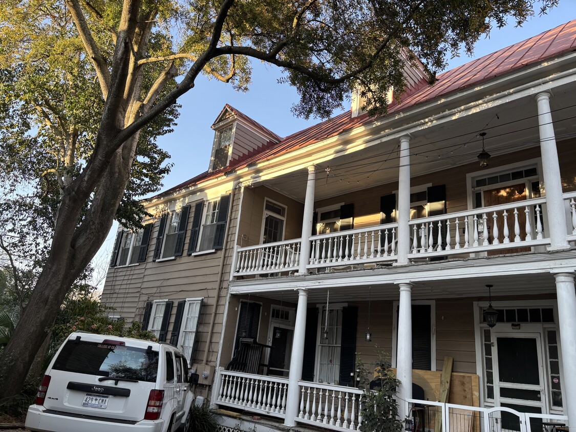 Building Photo - 44 Vanderhorst St