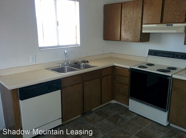 Building Photo - 3 br, 1 bath House - 4404 W Barrington Dr