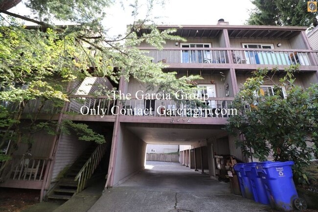 Photo - 3712 S Kelly Ave Apartment